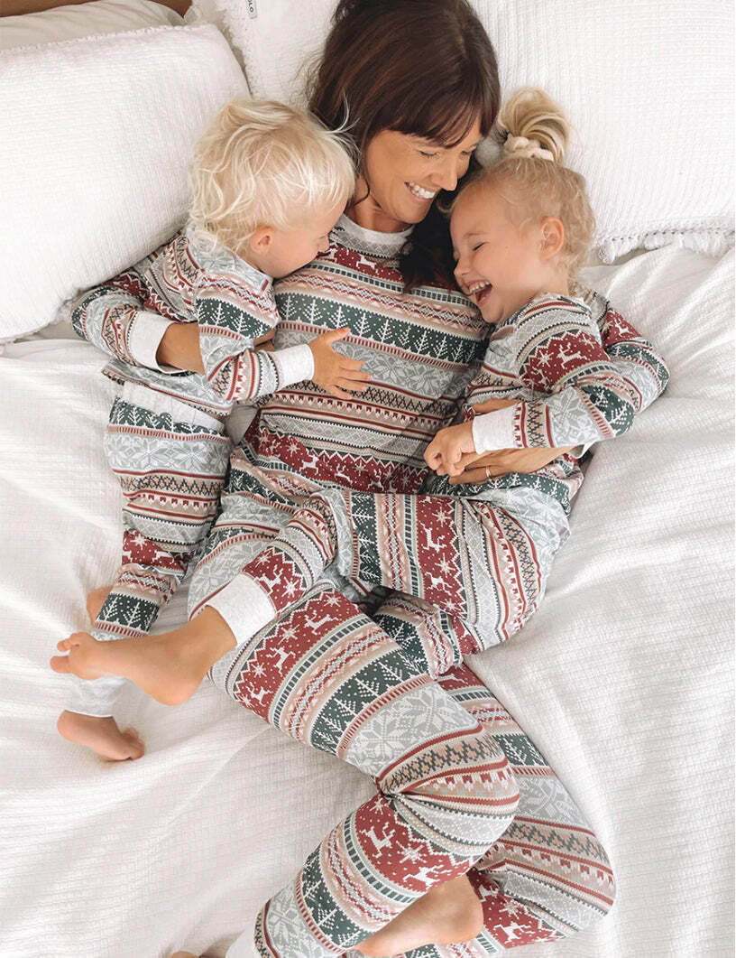 Christmas Print Fmalily Matching Pajamas Sets (with Pet's dog clothes)