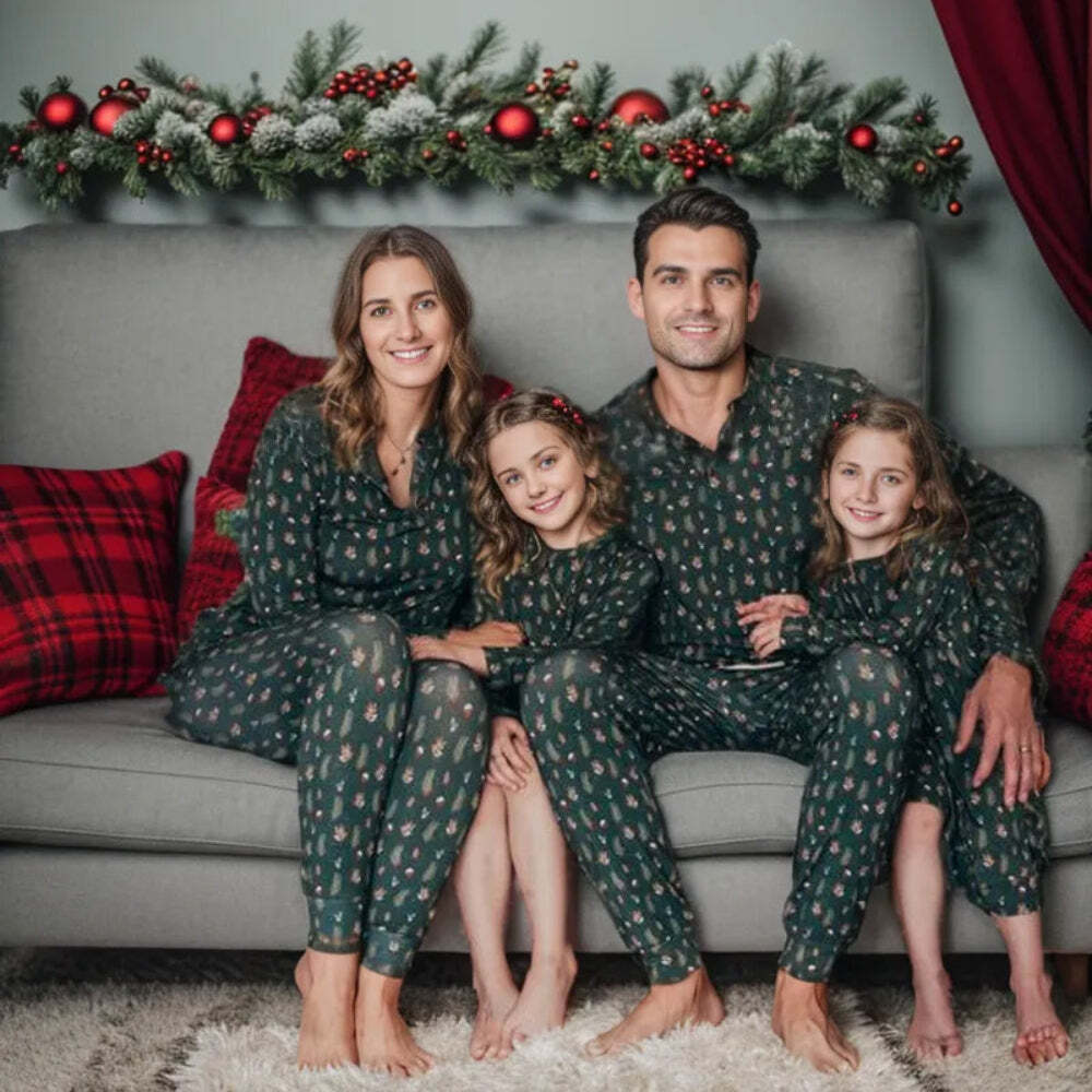 Green Christmas Tree Fmalily Matching Pajamas (with Pet's dog clothes)