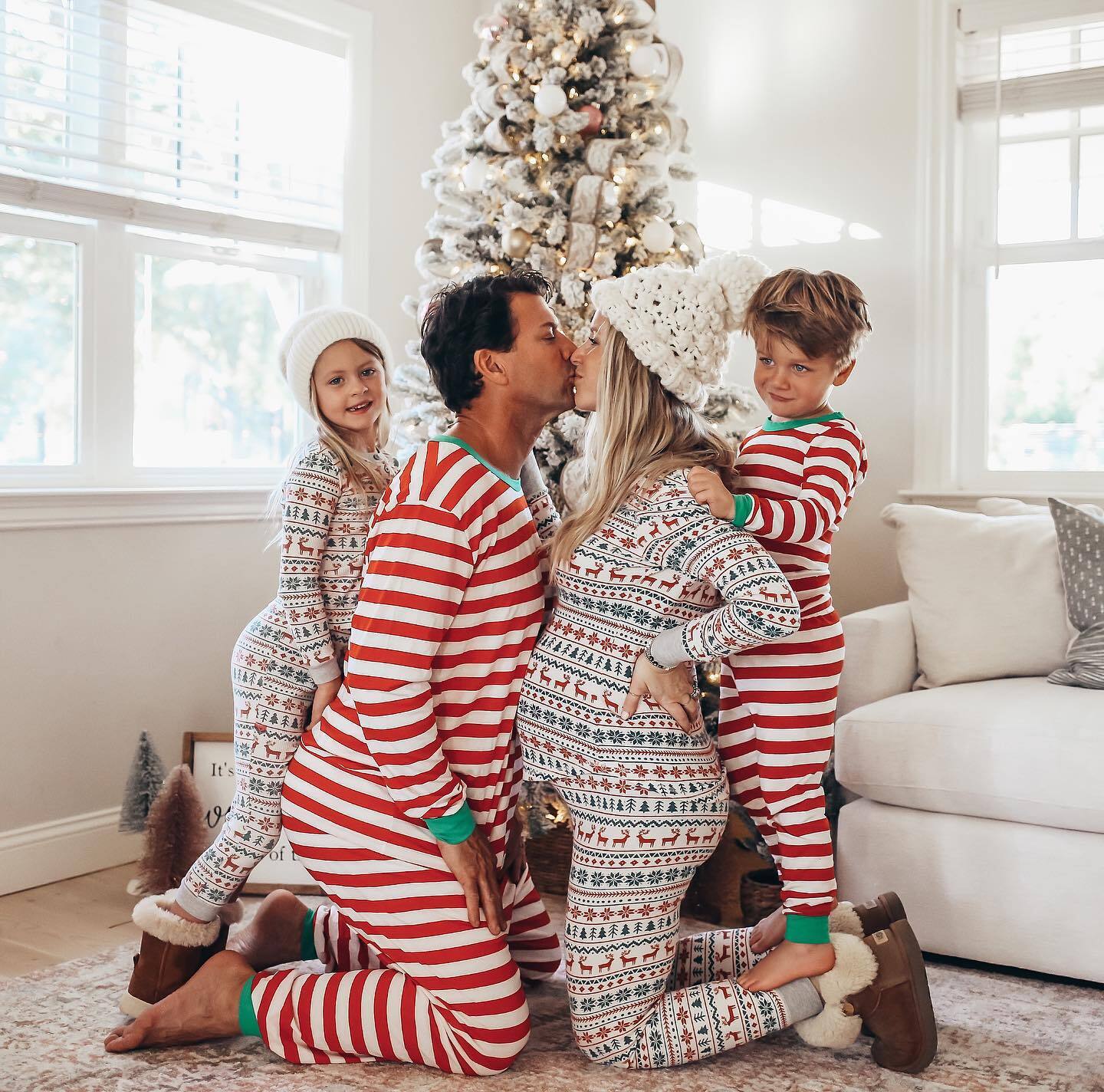 Christmas Patterned Family Matching Pajamas Sets(with Pet Dog Clothes)