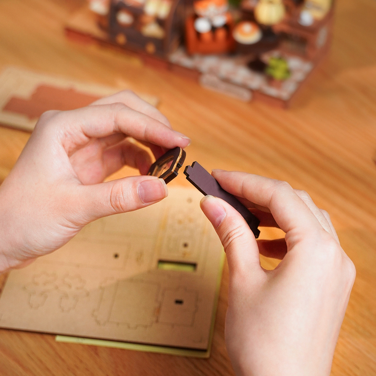 Rolife DIY Miniature House Kits - Roro's Bakery & Coffee Shops