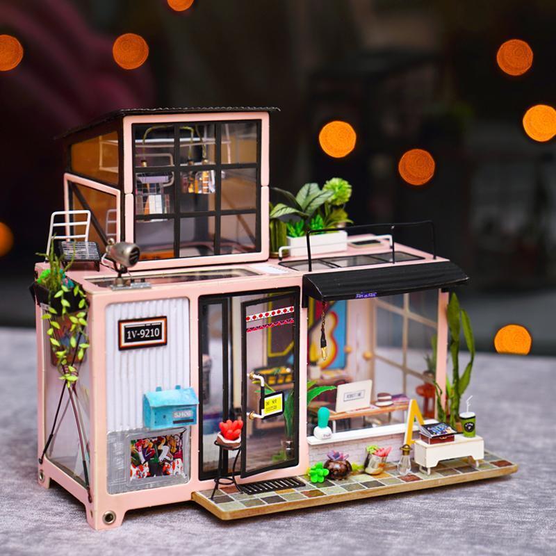 Rolife DIY Miniature Dollhouse - Kevin's Studio DG13