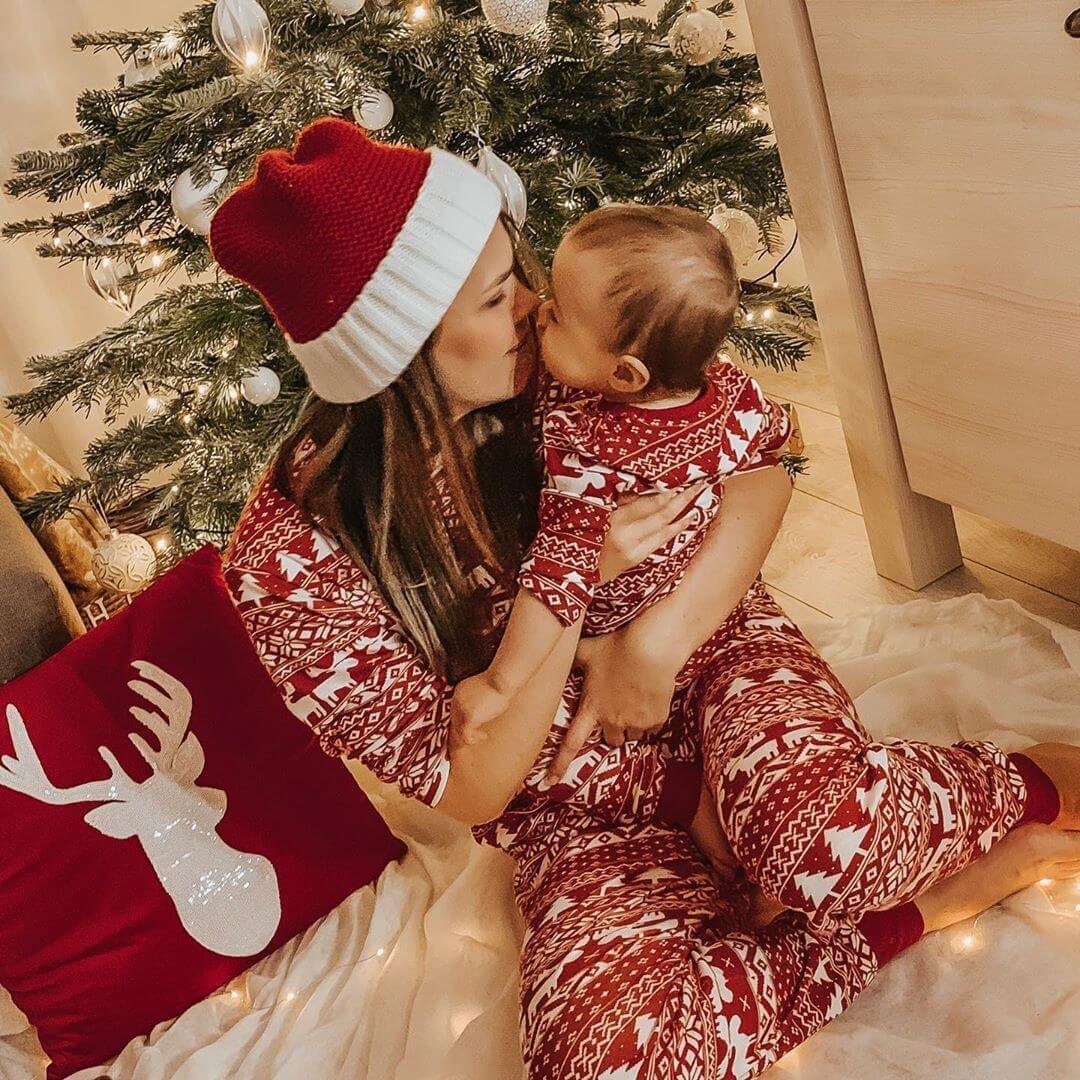 Red and White Christmas Print Family Matching Pajamas Sets