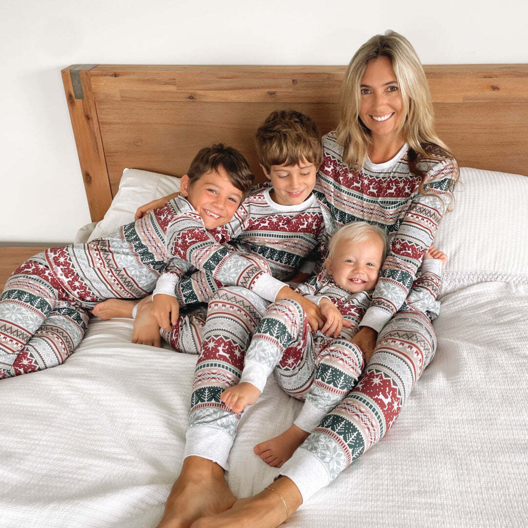 Christmas Print Fmalily Matching Pajamas Sets (with Pet's dog clothes)