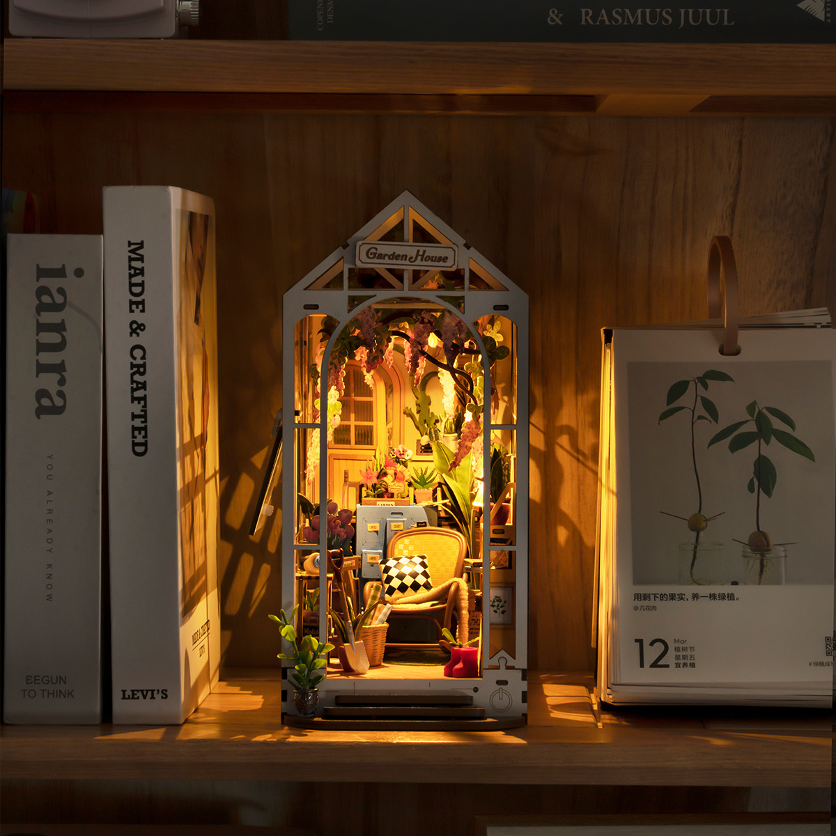 Rolife Book Nook Shelf Insert - Holiday Garden House TGB06